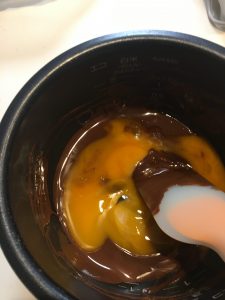 チョコと卵黄の写真